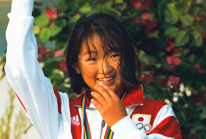 14歳で金メダルを獲得した岩崎恭子さんの画像
